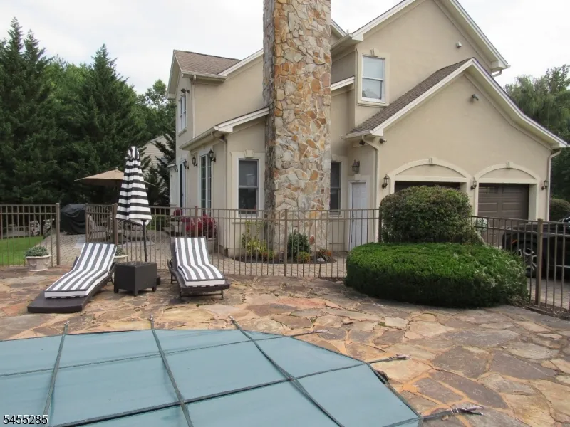 5 Pilgrim Ct Cedar Grove, NJ 07009