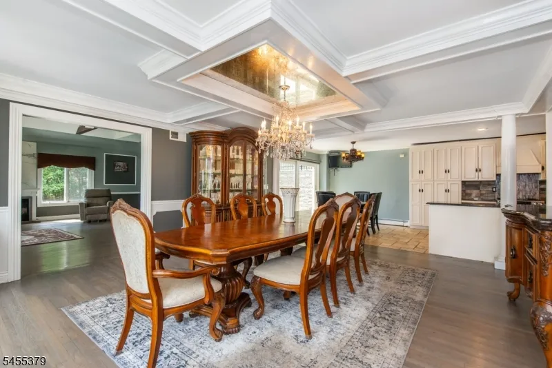 207 Eileen Dr Cedar Grove, NJ 07009