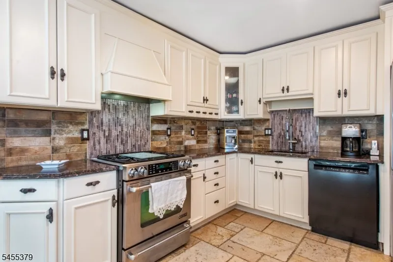 207 Eileen Dr Cedar Grove, NJ 07009