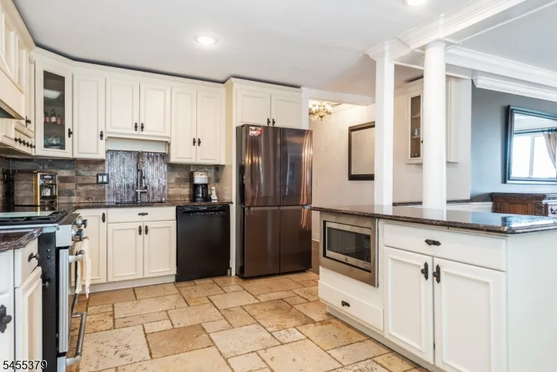 207 Eileen Dr Cedar Grove, NJ 07009