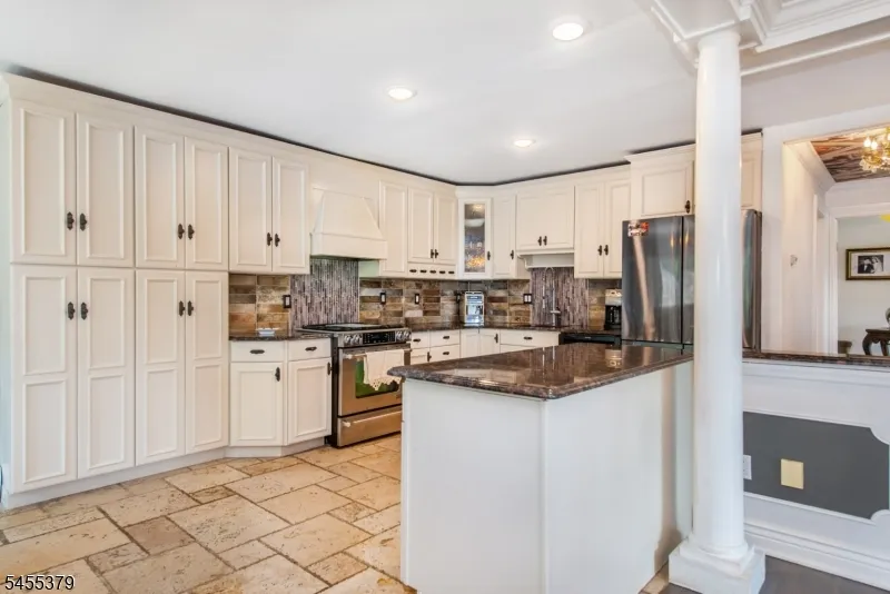 207 Eileen Dr Cedar Grove, NJ 07009