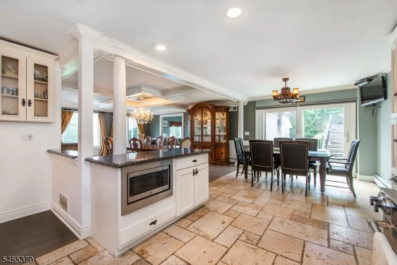 207 Eileen Dr Cedar Grove, NJ 07009