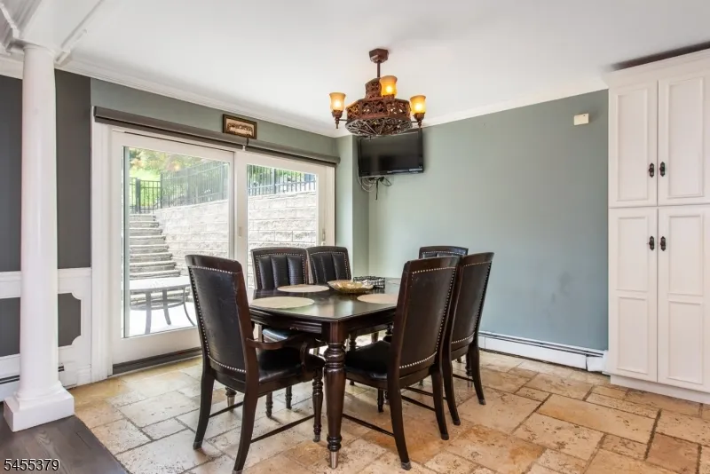 207 Eileen Dr Cedar Grove, NJ 07009