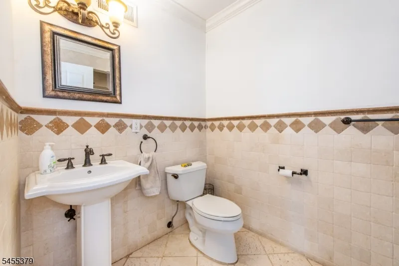 207 Eileen Dr Cedar Grove, NJ 07009