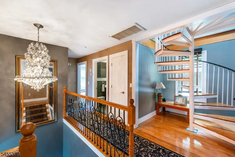 207 Eileen Dr Cedar Grove, NJ 07009