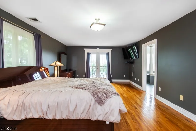 207 Eileen Dr Cedar Grove, NJ 07009