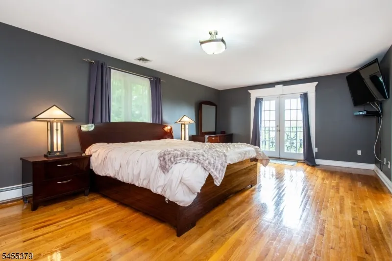 207 Eileen Dr Cedar Grove, NJ 07009