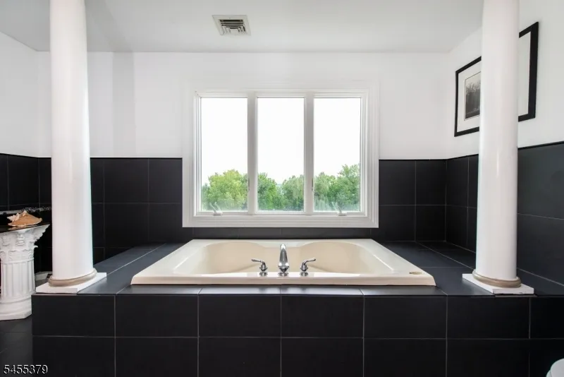 207 Eileen Dr Cedar Grove, NJ 07009