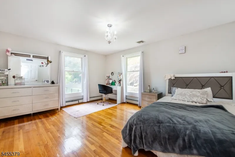 207 Eileen Dr Cedar Grove, NJ 07009