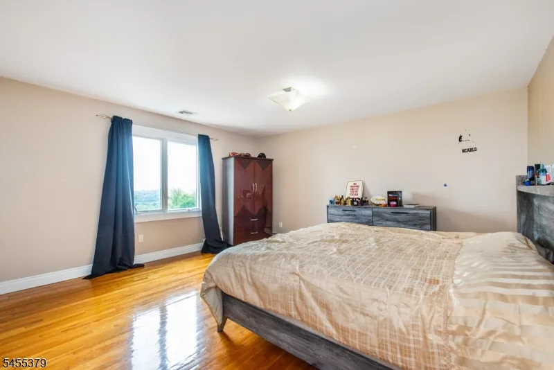 207 Eileen Dr Cedar Grove, NJ 07009
