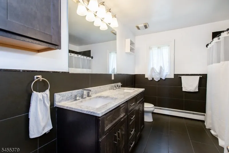 207 Eileen Dr Cedar Grove, NJ 07009