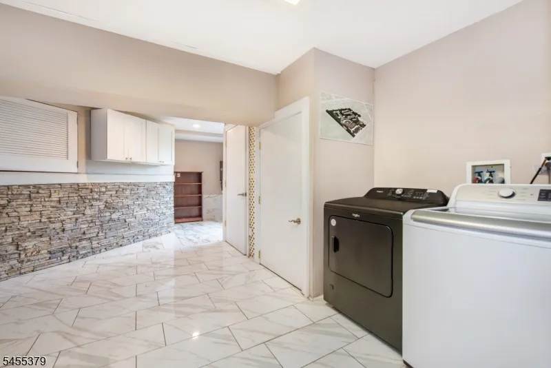 207 Eileen Dr Cedar Grove, NJ 07009