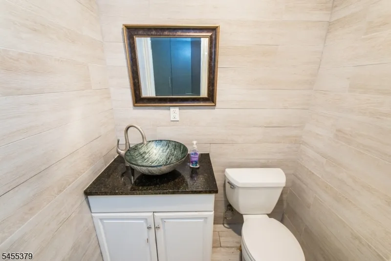 207 Eileen Dr Cedar Grove, NJ 07009