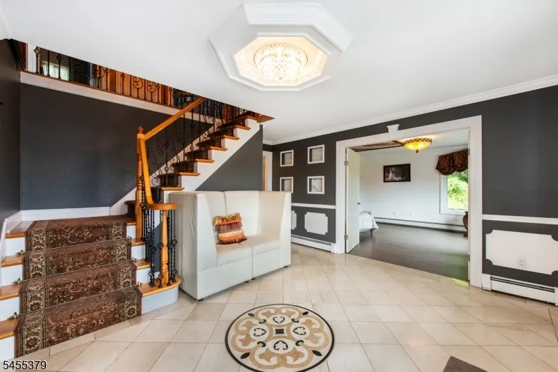 207 Eileen Dr Cedar Grove, NJ 07009
