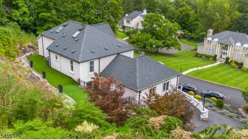 207 Eileen Dr Cedar Grove, NJ 07009