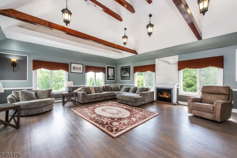 207 Eileen Dr Cedar Grove, NJ 07009