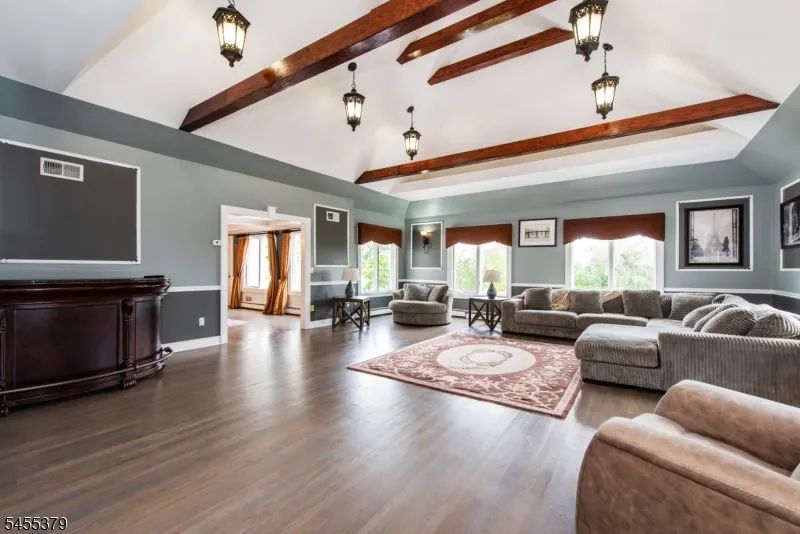 207 Eileen Dr Cedar Grove, NJ 07009