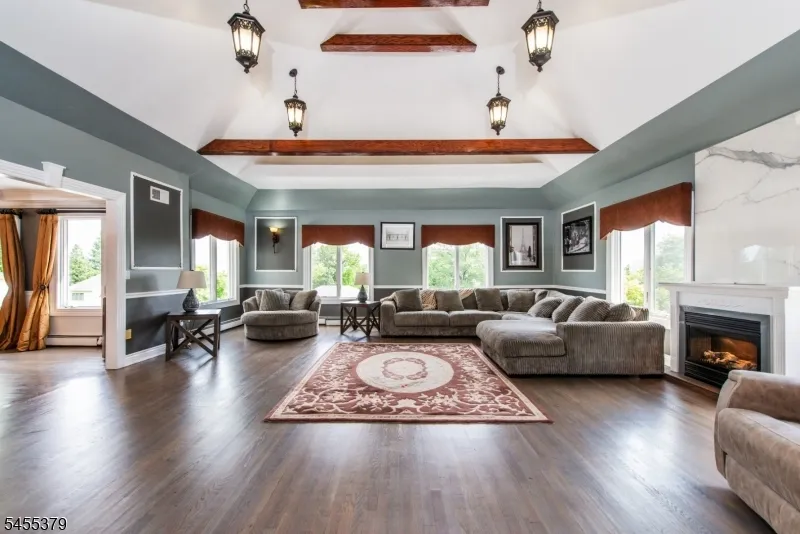 207 Eileen Dr Cedar Grove, NJ 07009