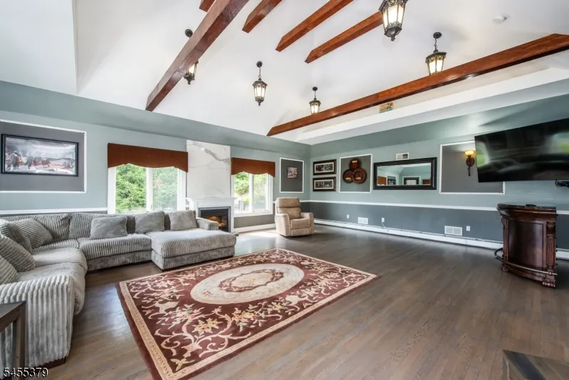 207 Eileen Dr Cedar Grove, NJ 07009