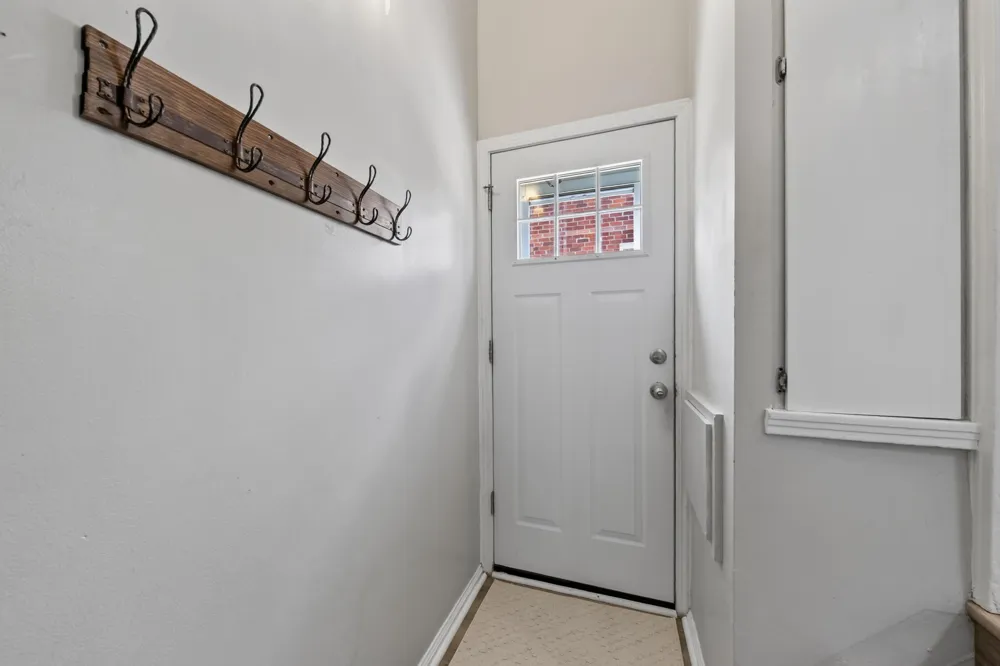 11025 Mayfield Street Livonia City, MI 48150