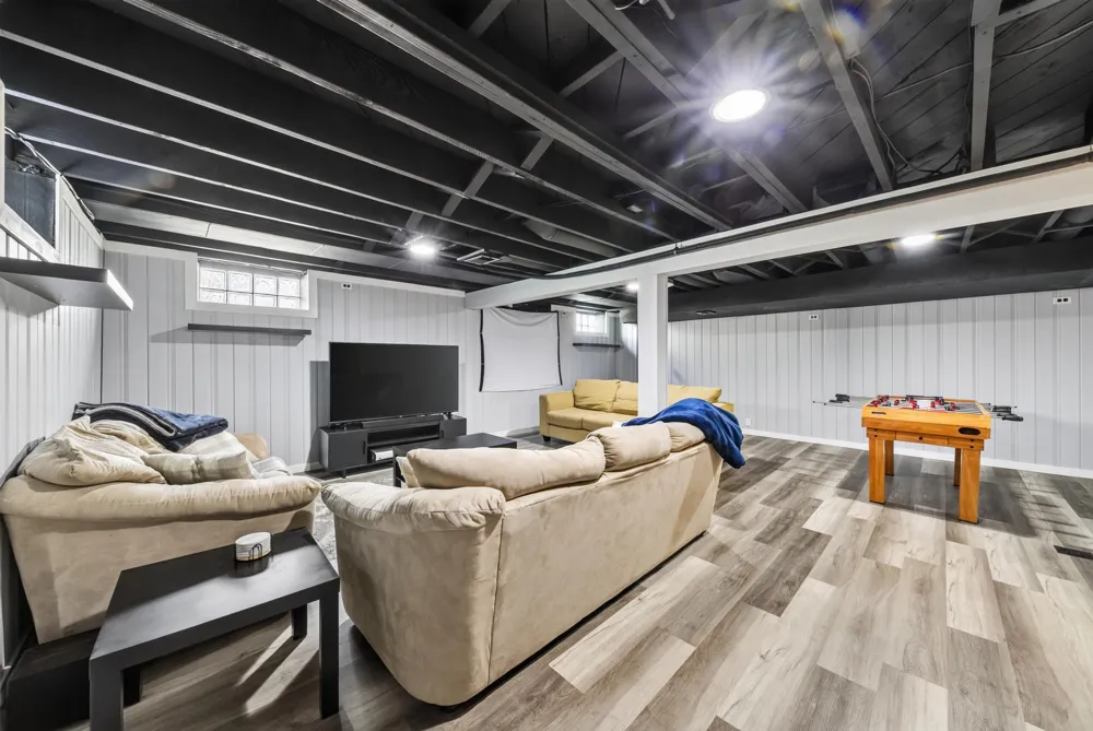 11025 Mayfield Street Livonia City, MI 48150
