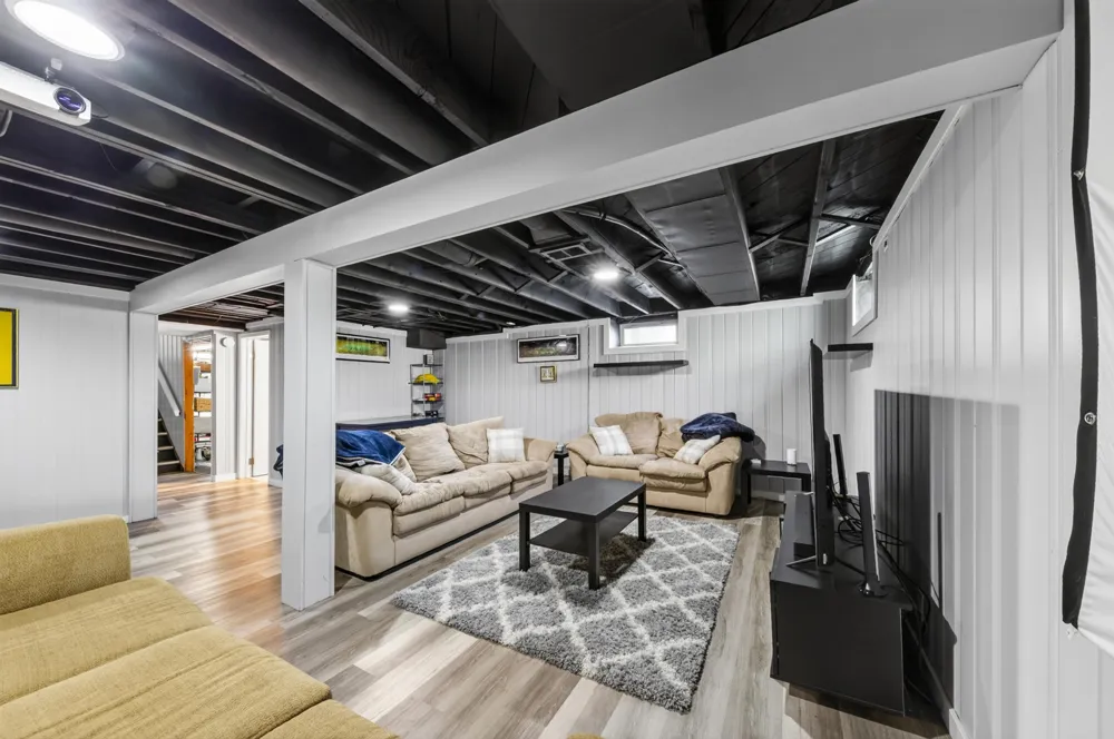 11025 Mayfield Street Livonia City, MI 48150
