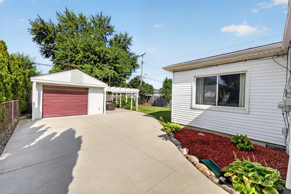 11025 Mayfield Street Livonia City, MI 48150