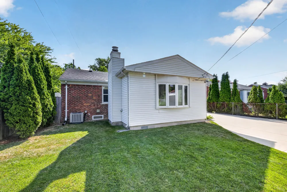 11025 Mayfield Street Livonia City, MI 48150