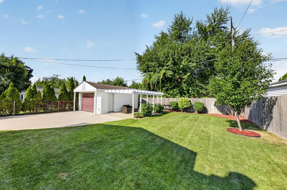 11025 Mayfield Street Livonia City, MI 48150