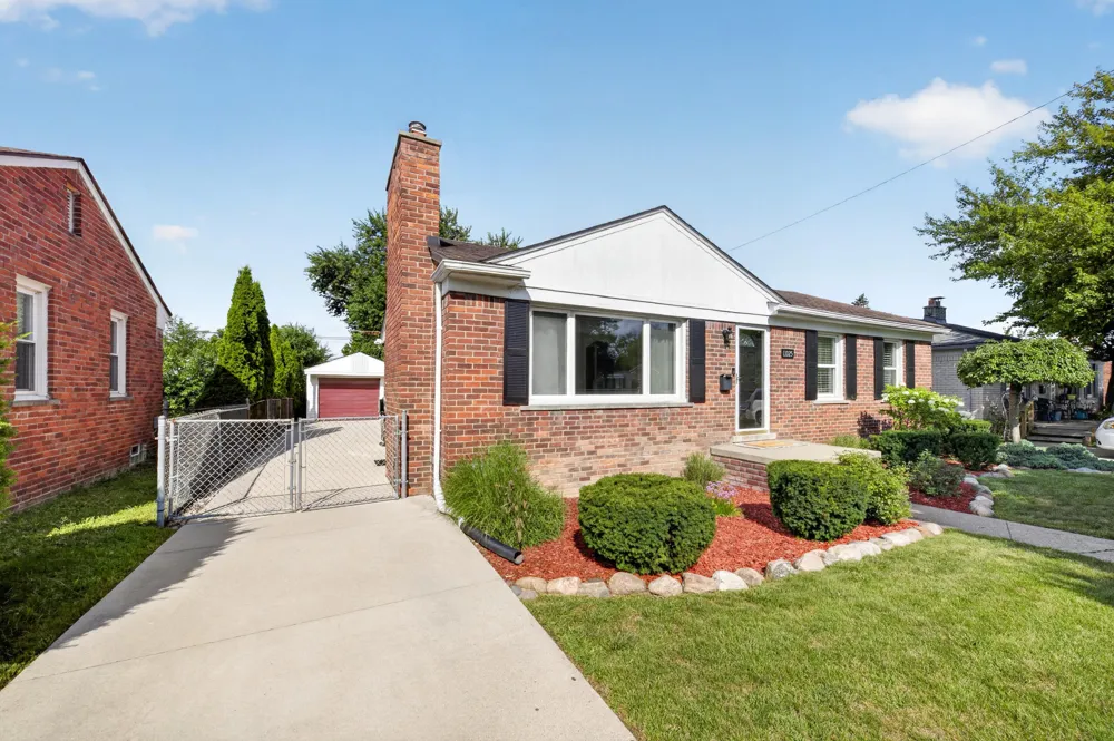 11025 Mayfield Street Livonia City, MI 48150