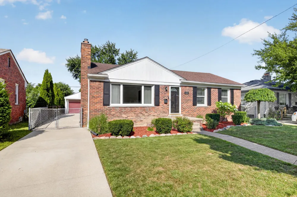 11025 Mayfield Street Livonia City, MI 48150