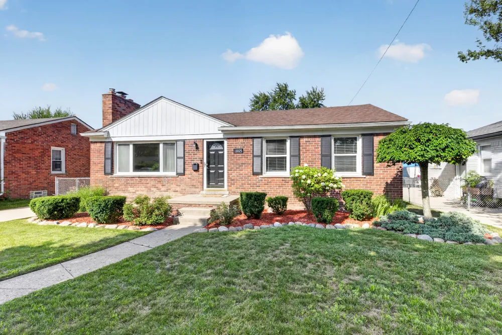11025 Mayfield Street Livonia City, MI 48150