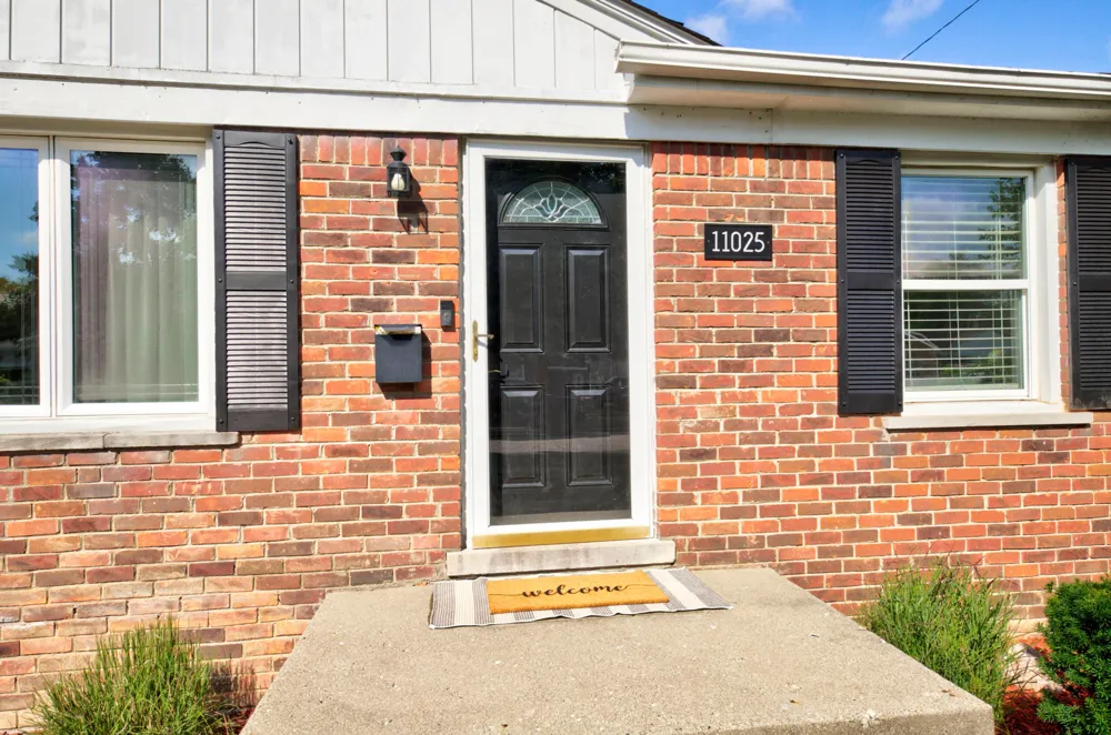 11025 Mayfield Street Livonia City, MI 48150