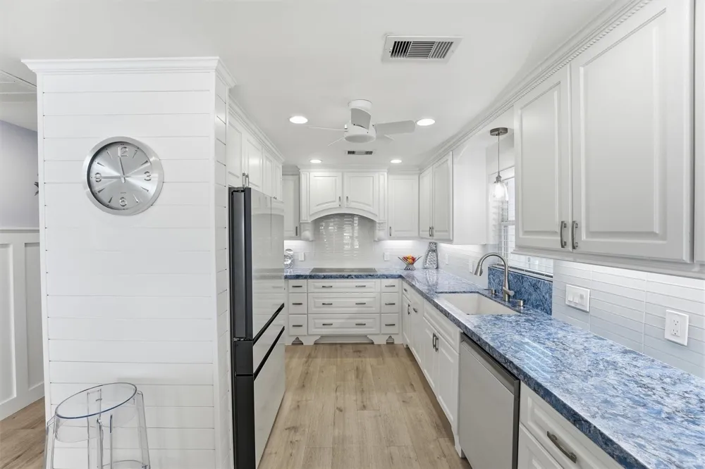208 Coconut Street Tiki Island, TX 77554
