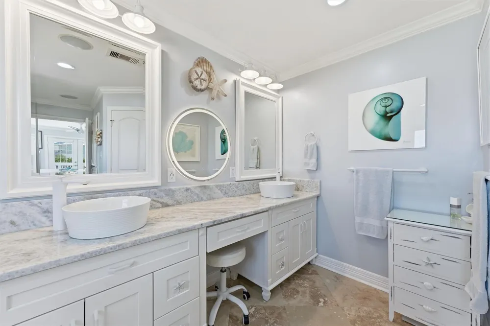 208 Coconut Street Tiki Island, TX 77554