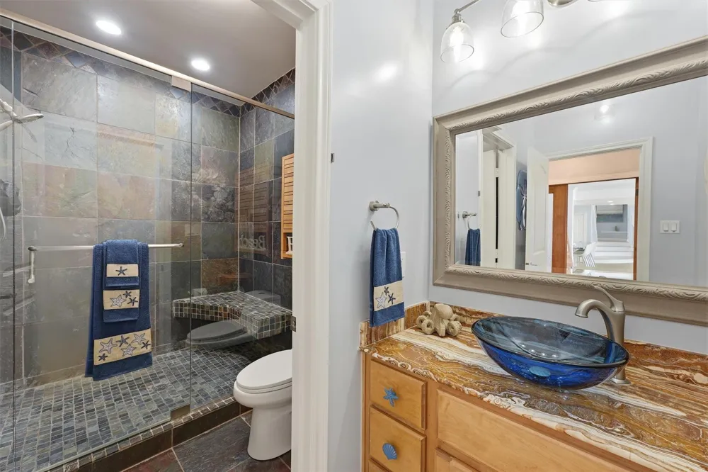 208 Coconut Street Tiki Island, TX 77554