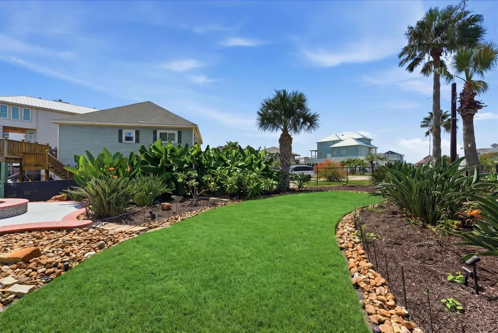 208 Coconut Street Tiki Island, TX 77554