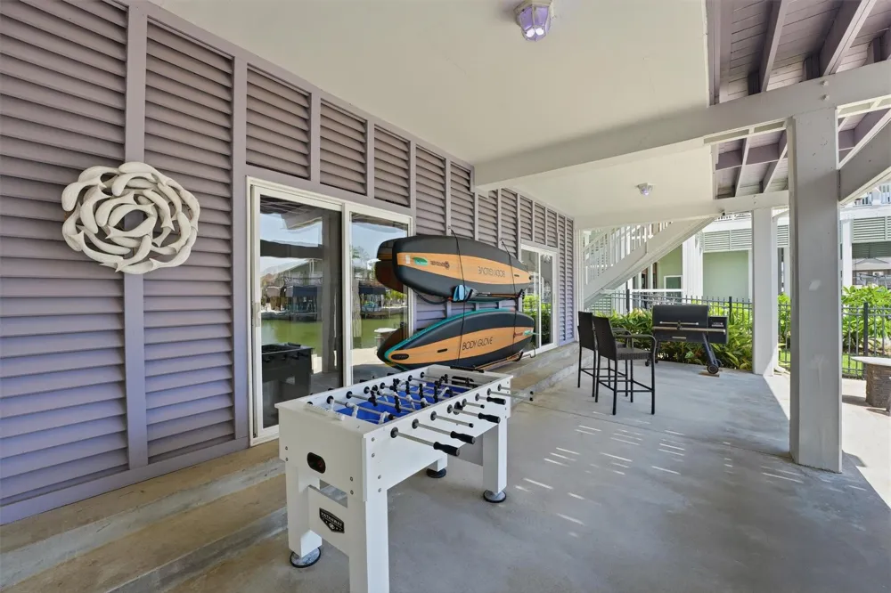 208 Coconut Street Tiki Island, TX 77554