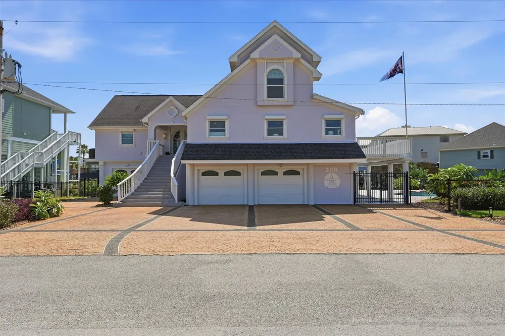 208 Coconut Street Tiki Island, TX 77554