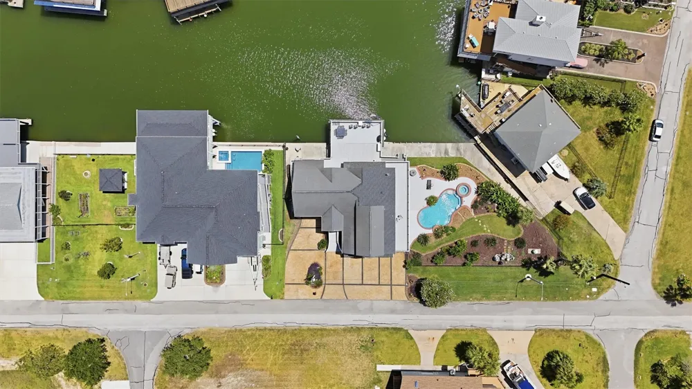 208 Coconut Street Tiki Island, TX 77554
