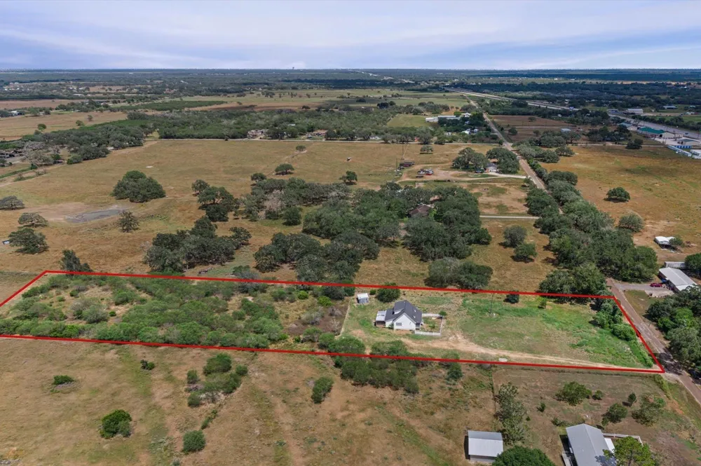 1214 E Oak Street Goliad, TX 77963