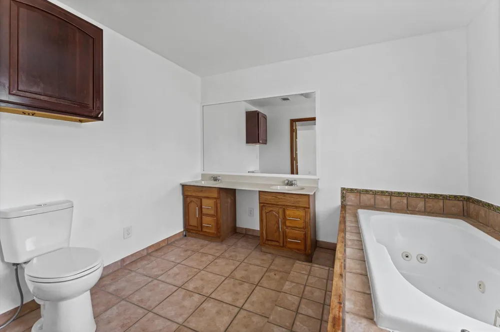 1214 E Oak Street Goliad, TX 77963