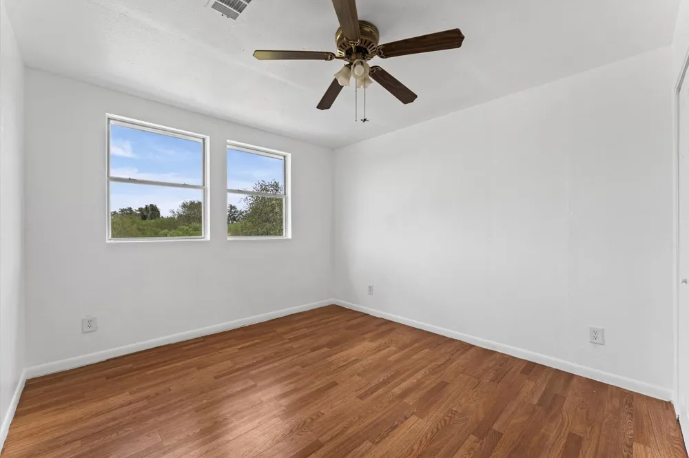 1214 E Oak Street Goliad, TX 77963