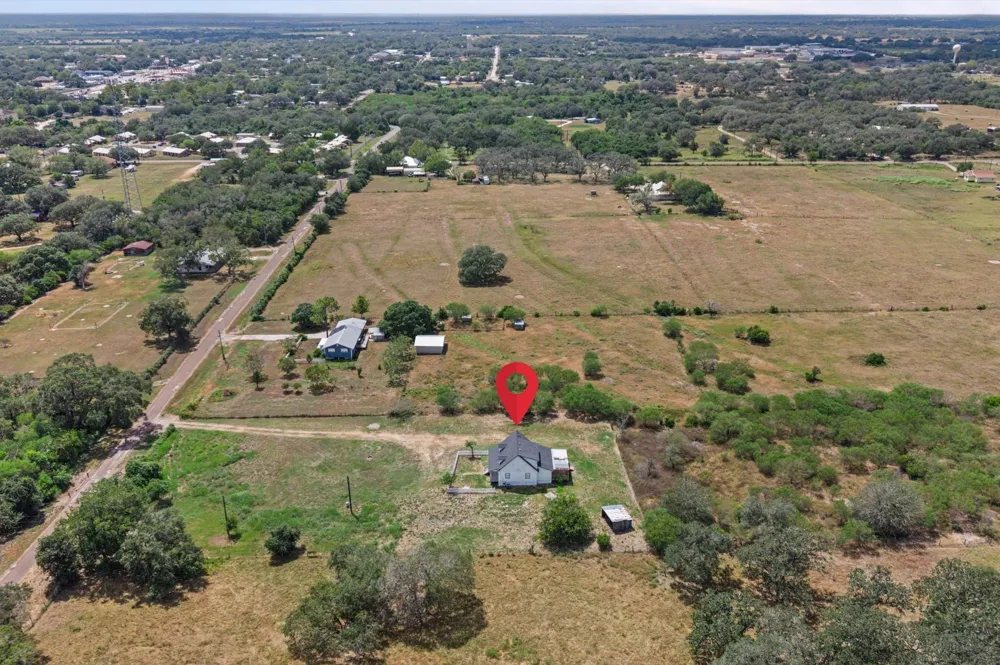 1214 E Oak Street Goliad, TX 77963