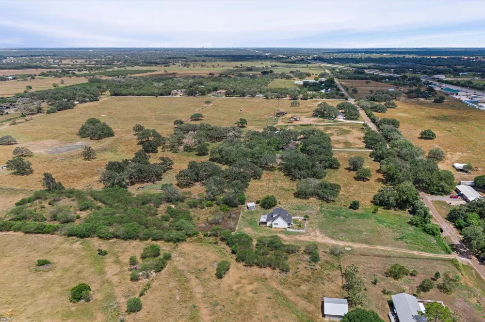 1214 E Oak Street Goliad, TX 77963