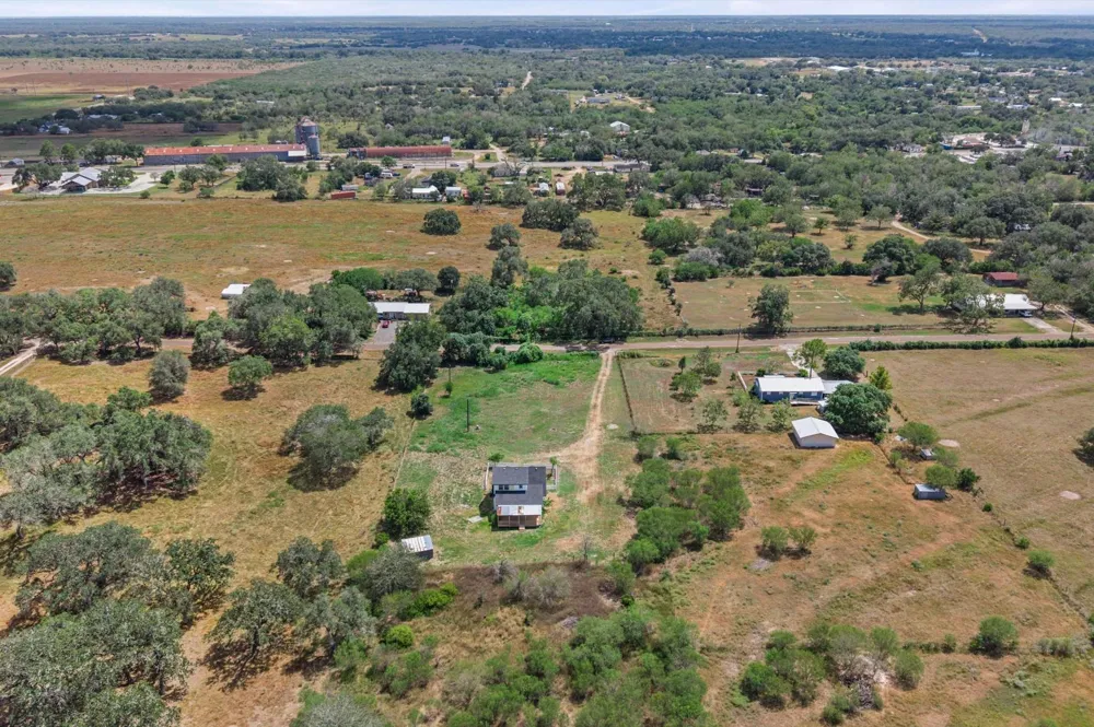 1214 E Oak Street Goliad, TX 77963