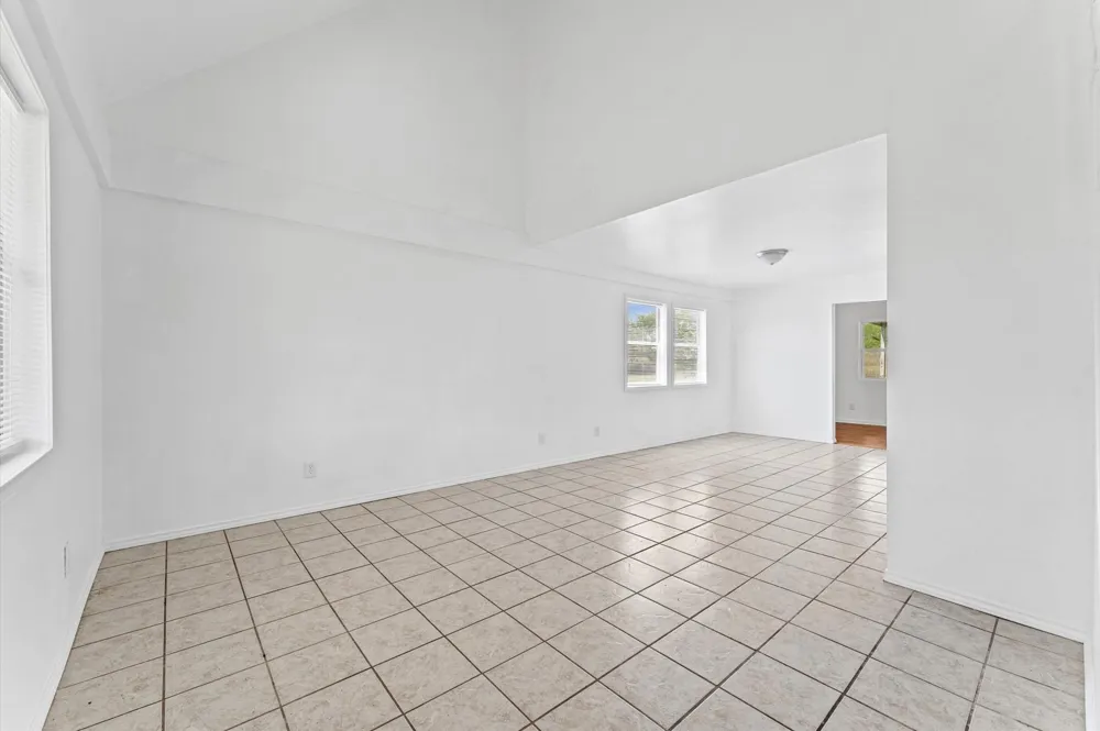 1214 E Oak Street Goliad, TX 77963