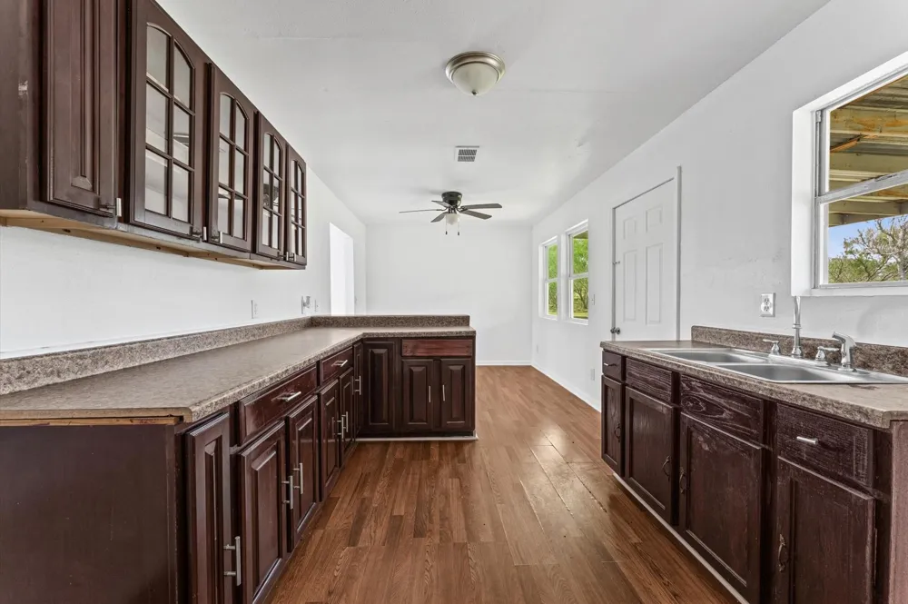 1214 E Oak Street Goliad, TX 77963