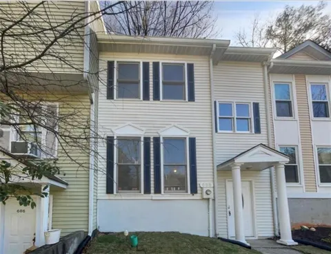 688 Stratford Green