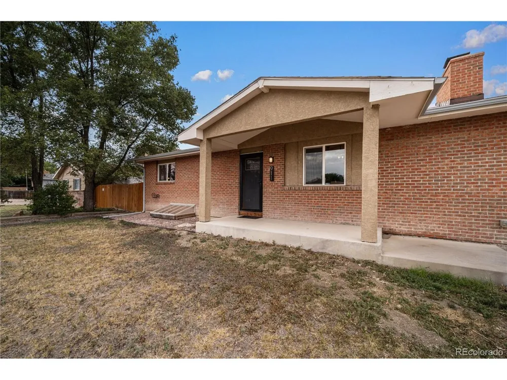 911 Candytuft Pueblo, CO 81001